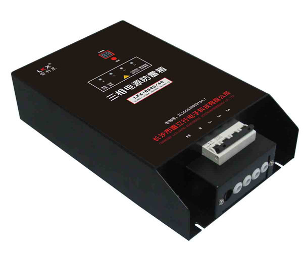 三相電源防雷箱（數(shù)碼管、中尺寸
